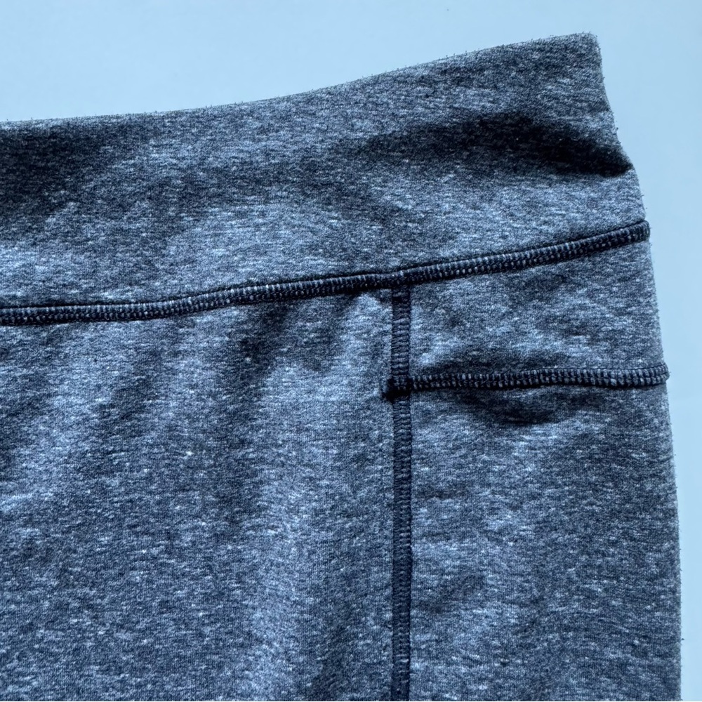 Athleta SoHo skirt in heathered charcoal gray. Size: Medium - Picture 5 of 7